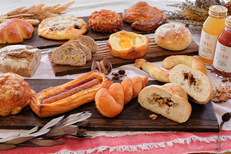 岐阜県不破郡にある、パティシエ、調理人を経験した店主が営む『ブレッドガーデンナカタケ』のパン（『リベイク』より）