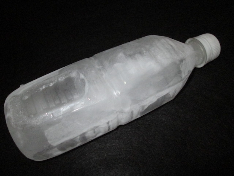 冷凍したペットボトル