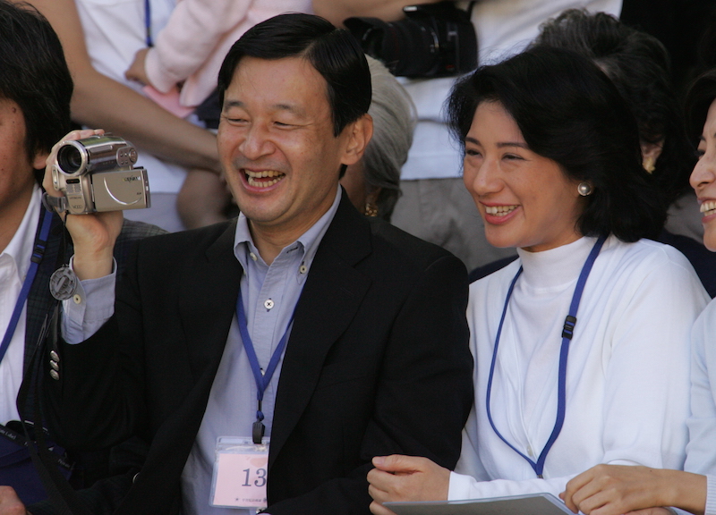 2006年10月、愛子さまにとって、学習院幼稚園での初めての運動会にて参観する天皇皇后両陛下