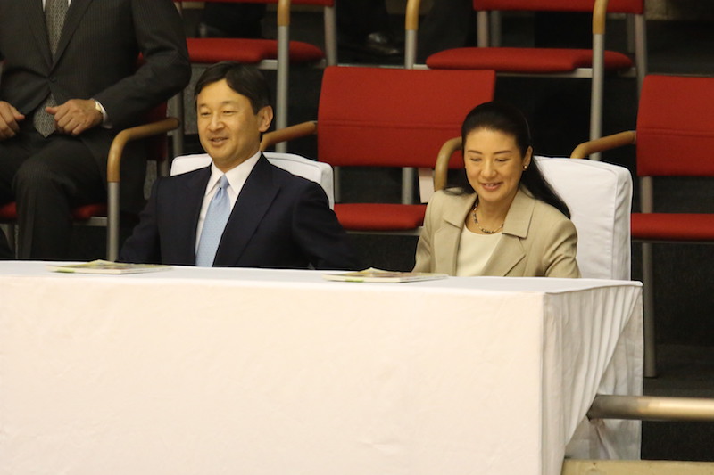 2013年10月、第13回全国障害者スポーツ大会をご観戦の天皇陛下と雅子さま