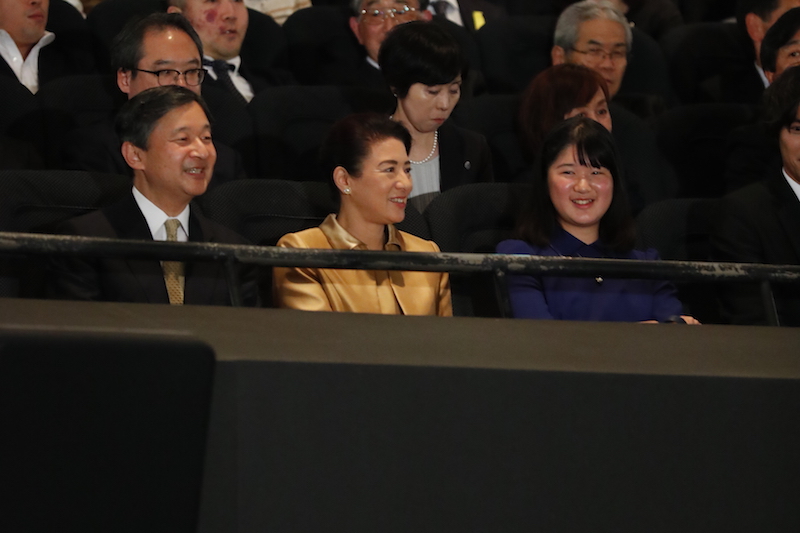 2018年10月、福士蒼汰主演『旅猫リポート』のチャリティ試写会にご出席の天皇皇后両陛下と愛子さま