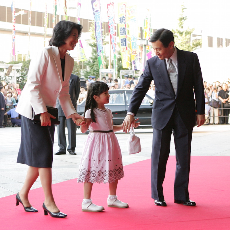2006年9月、大相撲秋場所の初日を観戦される天皇皇后両陛下と愛子さま
