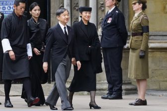 皇后雅子さま、エリザベス女王の国葬に参列　「オールブラック」の装いで示された深い哀悼の思い