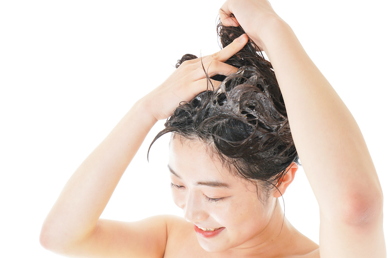 過剰な洗髪は頭皮の乾燥を招く（Ph／photoAC）