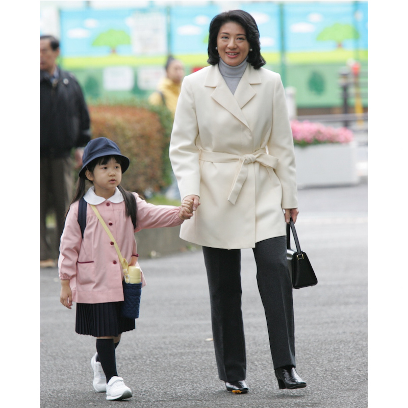 2006年11月、愛子さまと東京都多摩動物公園へお出かけの雅子さま
