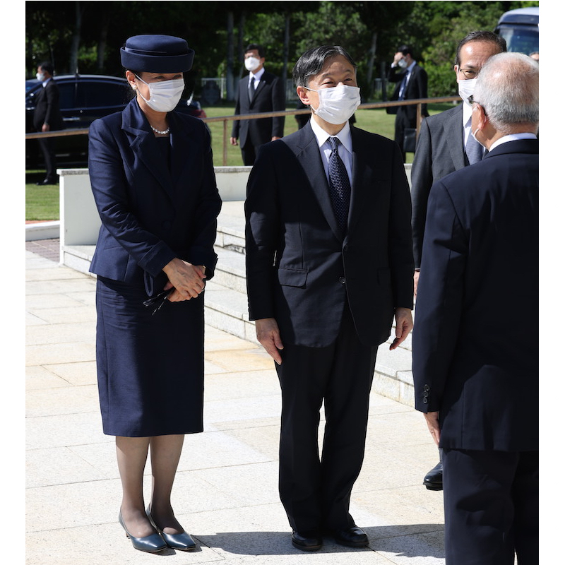 沖縄平和祈念堂を訪問された天皇皇后両陛下（2022年10月22日、Ph／JMPA）