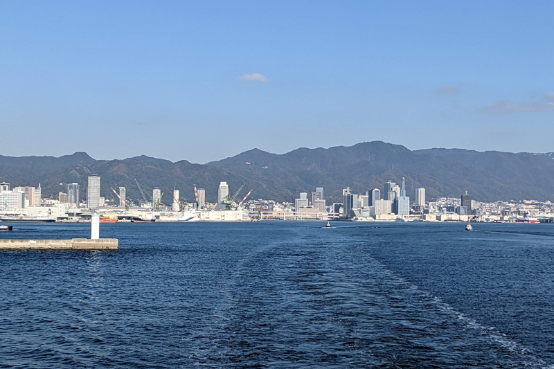山並みと街のコントラストが美しい神戸は海からの絶景がおすすめ
