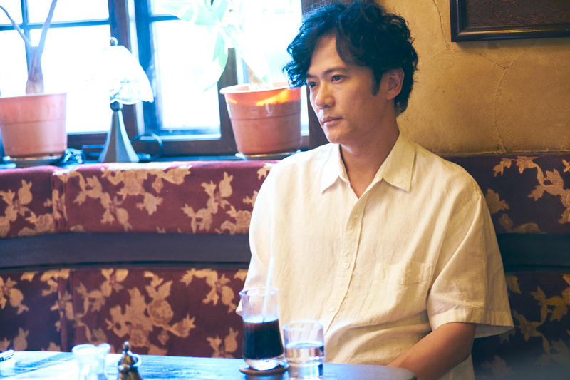 稲垣吾郎が俳優としての真価を発揮（C）2022「窓辺にて」製作委員会