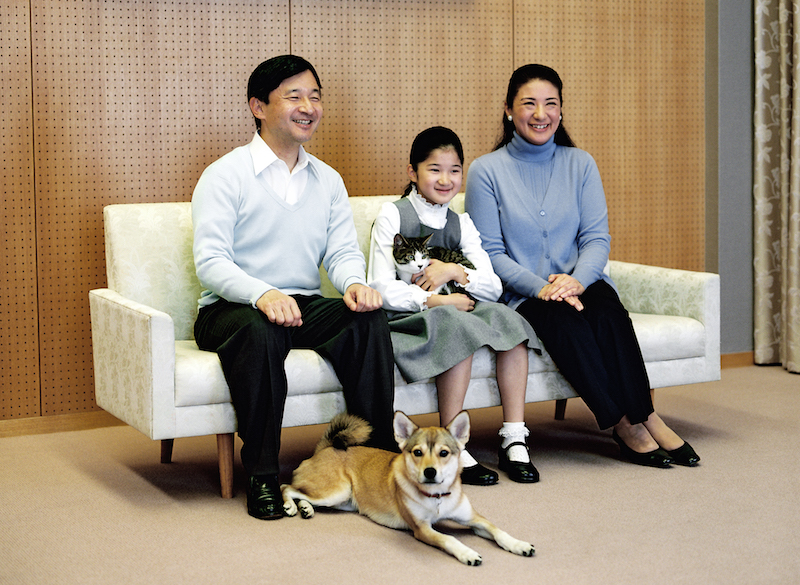 2010年12月、9歳の誕生日を迎えた愛子さまとの家族写真