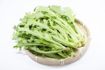 「春菊」は冬に役立つ栄養素が満載！野菜ソムリエプロおすすめは油を使った調理