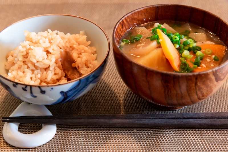 鹿児島県の郷土料理・さつま汁には根菜がたっぷり