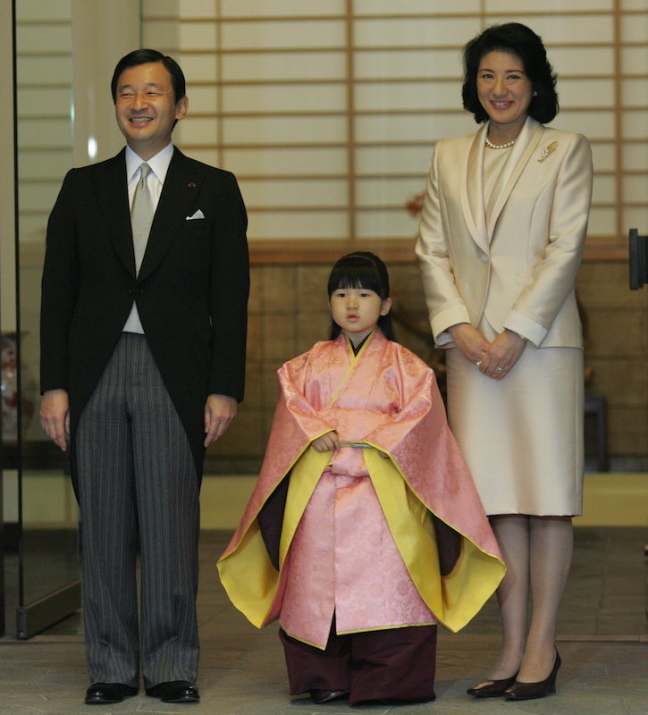 2006年11月の「着袴の儀（ちゃっこのぎ）」で着物姿の愛子さまと天皇皇后両陛下