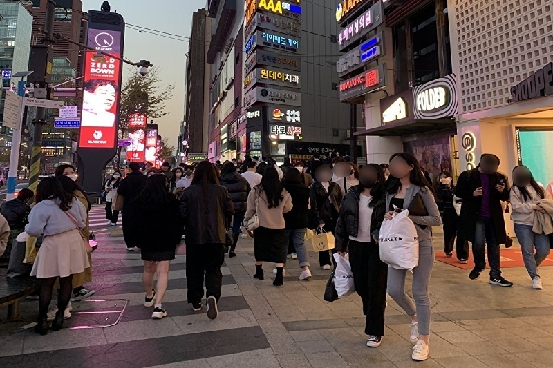 MIFAさんが美容整形手術をするため訪れた韓国・江南。日本人観光客も増えている