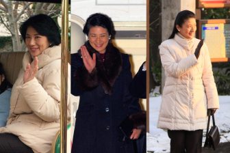 皇后雅子さまの、冬の「ファー」「ダウン」を上品に魅せる着こなし術　スタイリストが解説
