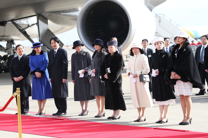 2016年1月、上皇上皇后両陛下（当時は天皇皇后両陛下）のフィリピンご訪問に際し、羽田空港にてお見送りをされる皇族の方々