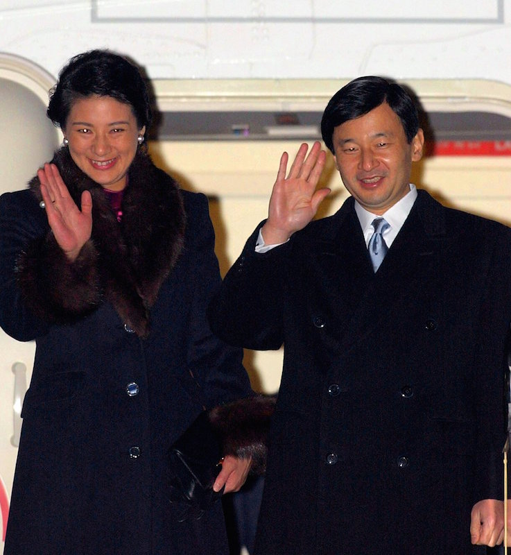 2002年12月、雅子さまにとって約8年ぶりの海外公務で、ニュージーランドへご出発の天皇皇后両陛下