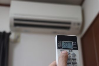 漏電火災、エアコン不調…寒い冬に起きる”家電リスク”と対策を家電ライターが解説