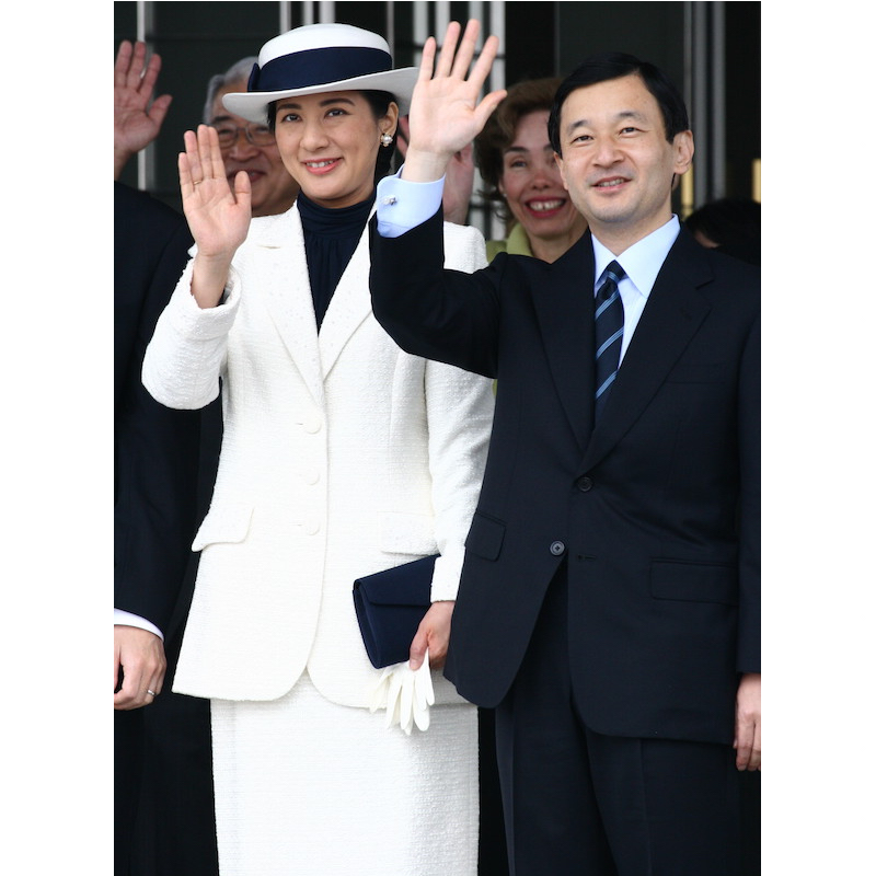 2005年5月、ノルウェーへ向かう天皇皇后両陛下（当時）を、空港でお見送りする雅子さまと天皇陛下