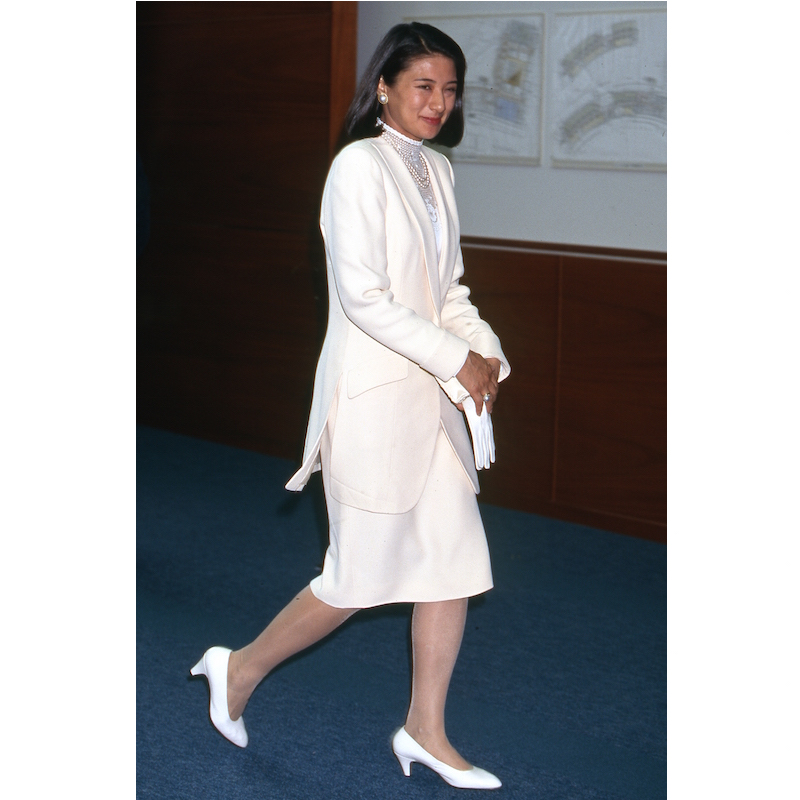 靴やバッグも白のオールホワイト（1996年6月27日、Ph／JMPA）