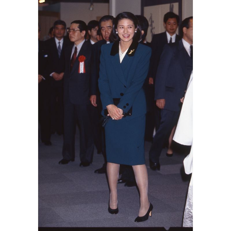 1996年3月、東京・松屋銀座にて第13回読売招待「閨秀書展」をご見学の雅子さま