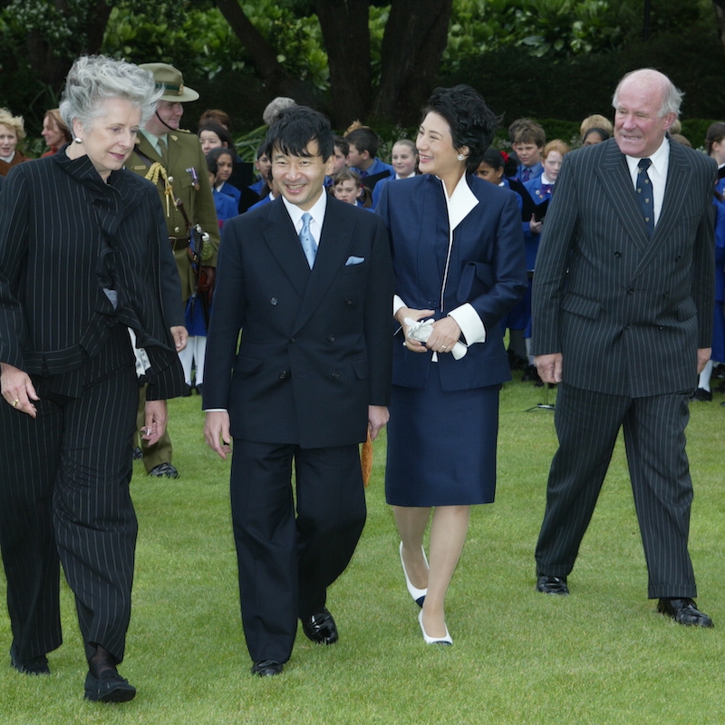 ニュージーランドに到着された天皇皇后両陛下。歓迎式典が行われた（2002年12月12日、Ph／JMPA）