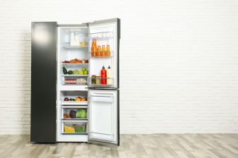 夏は要注意！冷蔵庫に潜む菌やカビ、特に野菜室はリスク大　今すぐ始めたい「冷蔵庫の雑菌対策」