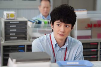 「“クセ強キャラ”こそハマる」岡田将生、クドカン脚本の新作映画『１秒先の彼』で見せた本領発揮…