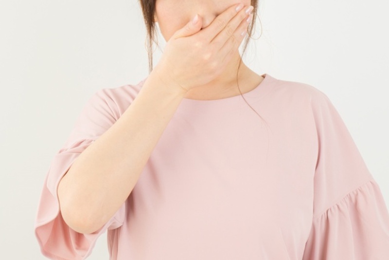 50代女性の半数ほどが行っているブリッジ治療が口臭の原因になっていることも