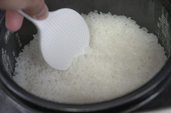 まもなく新米の季節到来！炊飯器でおいしいお米を炊くワザ「お米の量は正確に」「優しく研ぐ」「…