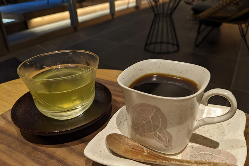 サイフォンで淹れたコーヒーの香りと味は格別（庭のホテル 東京）