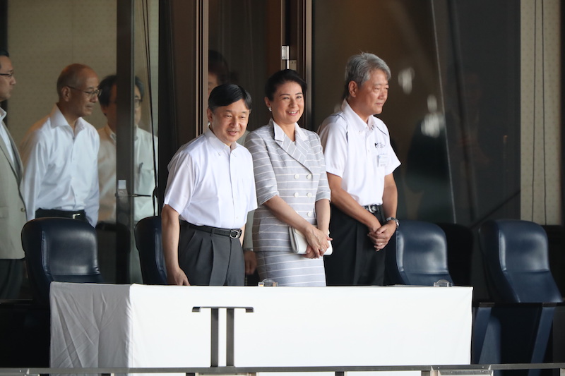 2018年8月、第100回全国高校野球選手権記念大会の開会式にご出席するため阪神甲子園球場を訪問された天皇陛下（当時は皇太子）と雅子さま
