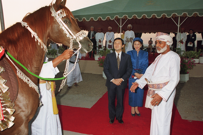 オマーンを訪問された際にはアラブ馬をご覧になった（1994年11月、Ph／時事通信社代表撮影）