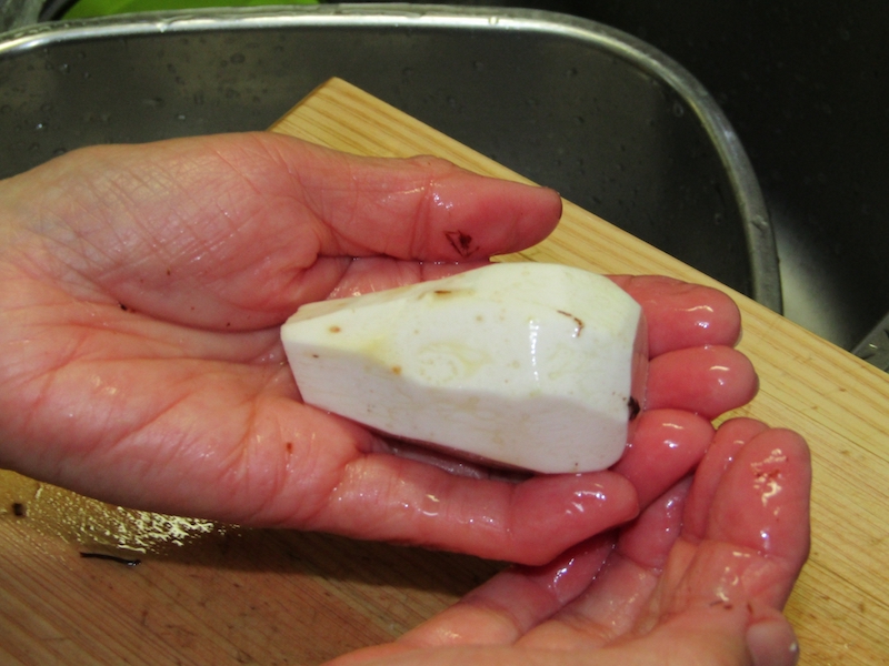 調理中の手のかゆみを防ぐには塩か食用の重曹を手にまぶすと◎（Ph／photoAC）