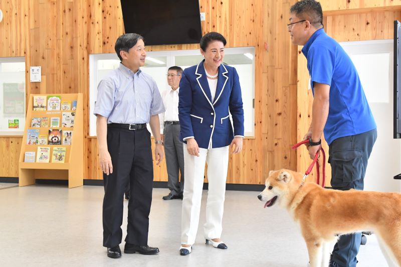 9月7日に大会の開催地である秋田にご到着し、秋田市の動物愛護センターを訪問される天皇皇后両陛下