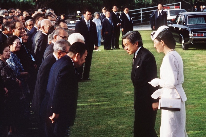 「沖縄平和祈念堂」ご訪問（1987年10月、Ph／JIJI PRESS）