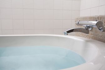 “お風呂の中で使える家電”でも湯船NGのものも　使用時の注意点を家電ライターが解説