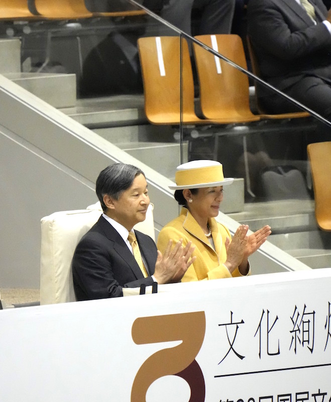 国民文化祭と全国障害者芸術・文化祭の開会式に出席するため、石川県をご訪問の天皇皇后両陛下