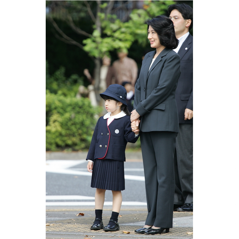 2006年10月、4歳の愛子さまの学習院初等科の運動会を見学された雅子さま