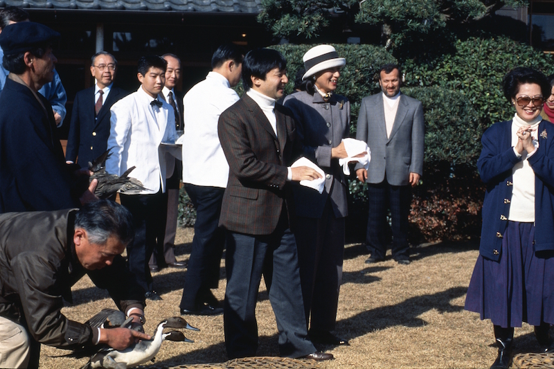 1995年12月、日本の各国駐在大使を招いて、伝統的な鴨猟を行う恒例行事に参加された雅子さまと天皇陛下