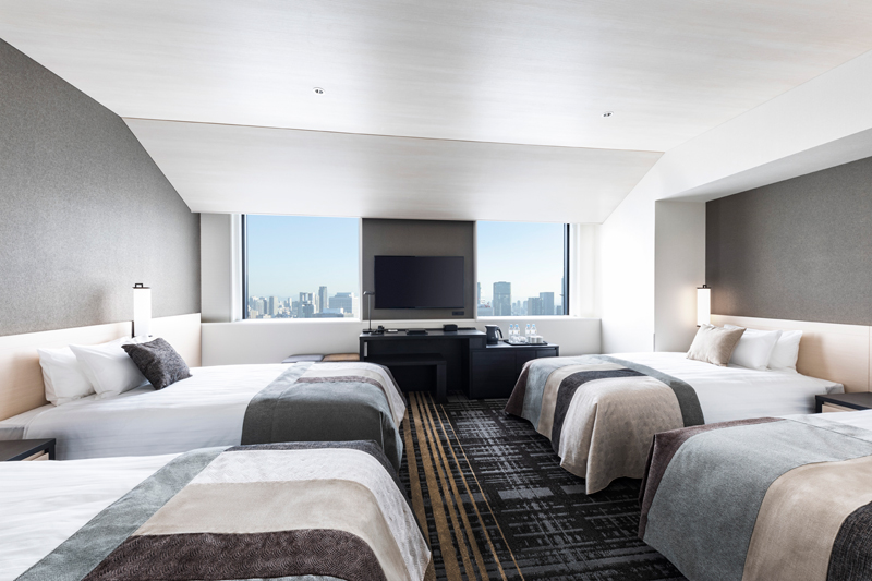 110㎝幅のベッドが4つある客室は広さ47平米とゆっくり（ホテル阪急レスパイア大阪）