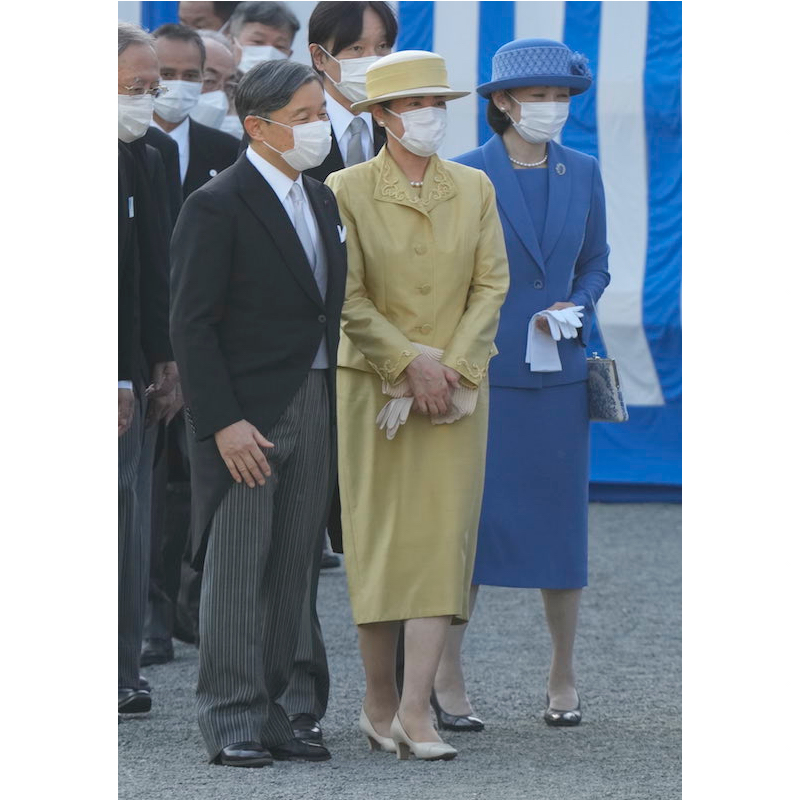 秋の園遊会にご出席の天皇皇后両陛下と秋篠宮紀子さま
