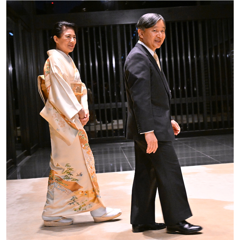 日本の伝統を感じさせる絵柄の着物で（2023年12月18日、Ph／JMPA）