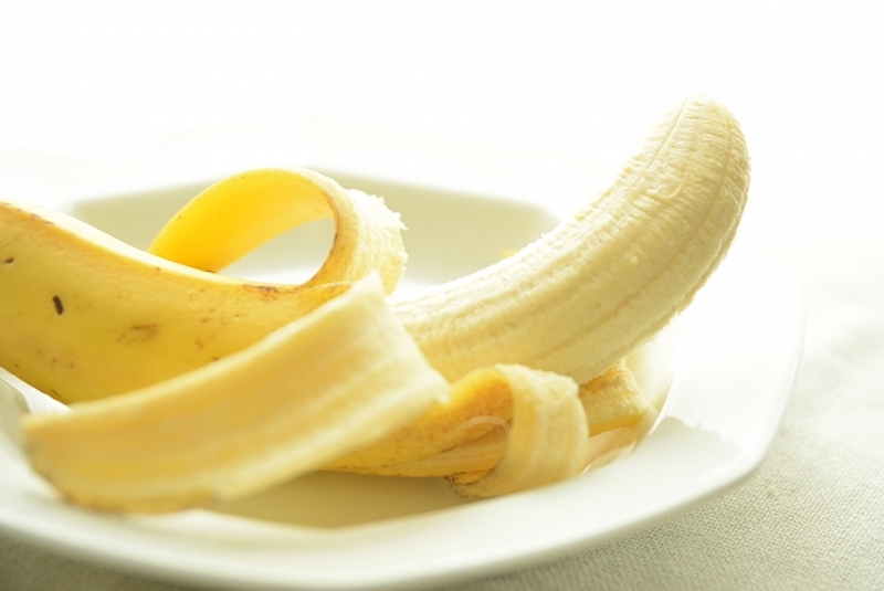 皿にのったバナナ