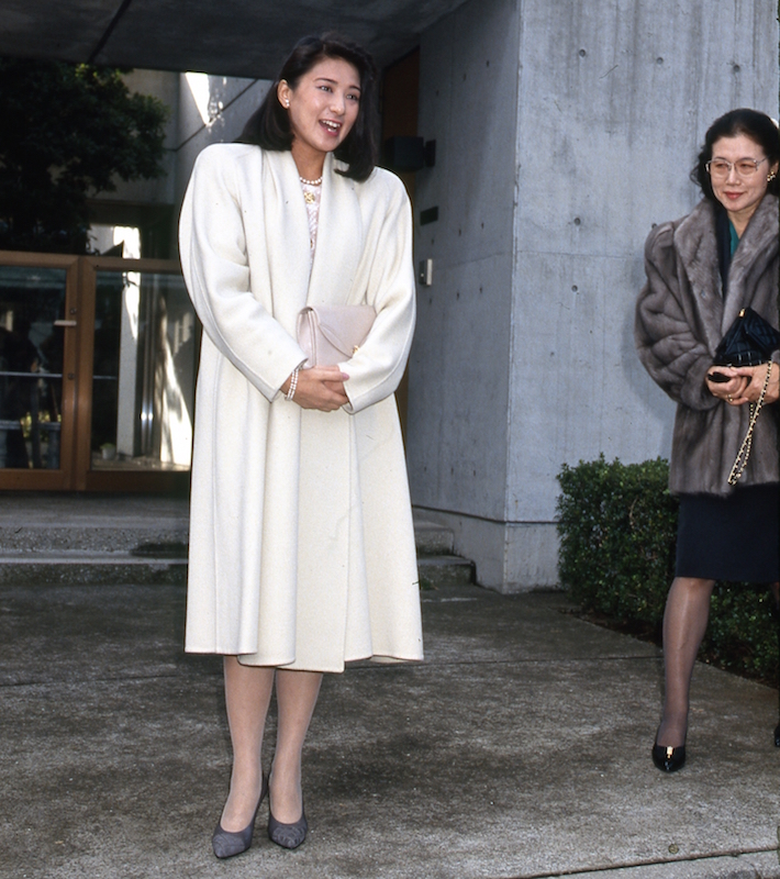 1993年1月、天皇陛下（当時・皇太子）とのご婚約に関して、皇室会議に提出する写真撮影のため、帝国ホテルを訪問された雅子さま