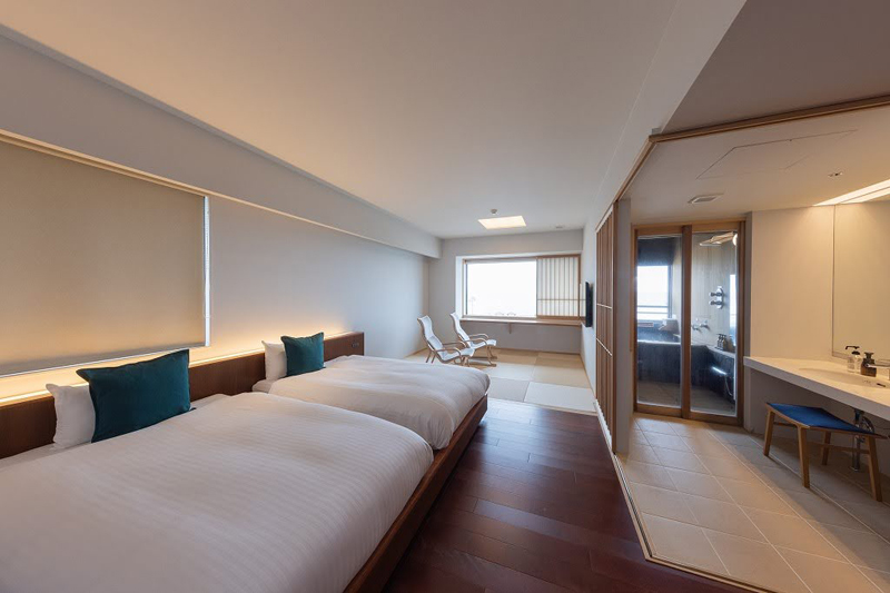 客室は4名まで利用可。温泉付きの客室が2食付きで1万円台とリーズナブル（伊勢屋）