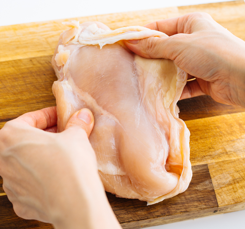 鶏胸肉の皮は取ってから調理がおすすめ。皮なしで 1人1食 100gを目指して