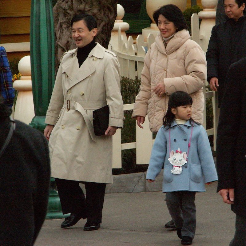 2006年3月に東京ディズニーリゾートを訪れた天皇皇后両陛下と愛子さま