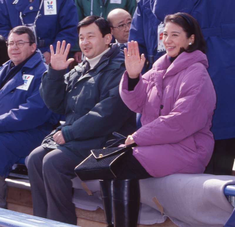 雅子さまの当時の定番のカチューシャスタイル（1998年3月6日、Ph／JMPA）