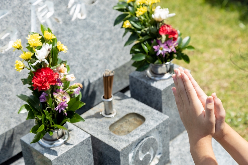 墓じまいという選択肢について家族や親族と話し合ってみては？（Ph／photoAC）