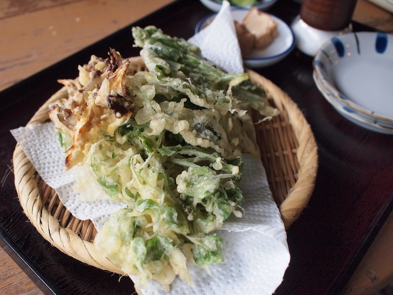セリは天ぷらにして食べるのもおすすめ（Ph／photoAC）